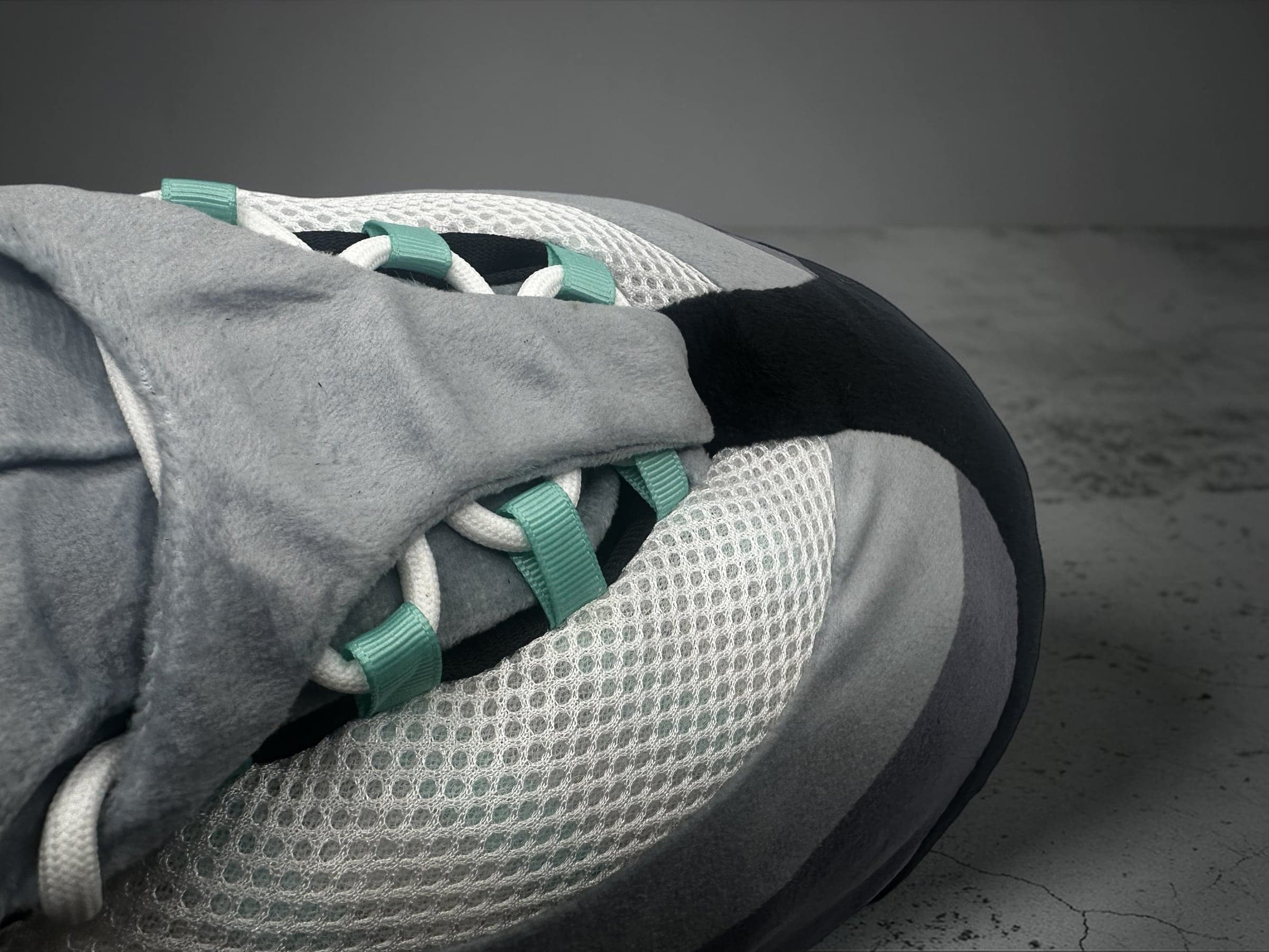 Mint-turquoise lace loops and white rope laces